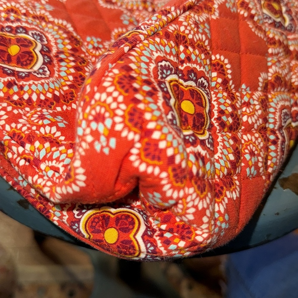 EUC Vintage Vera Bradley paprika medallion print large shoulder bag. - Picture 3 of 9